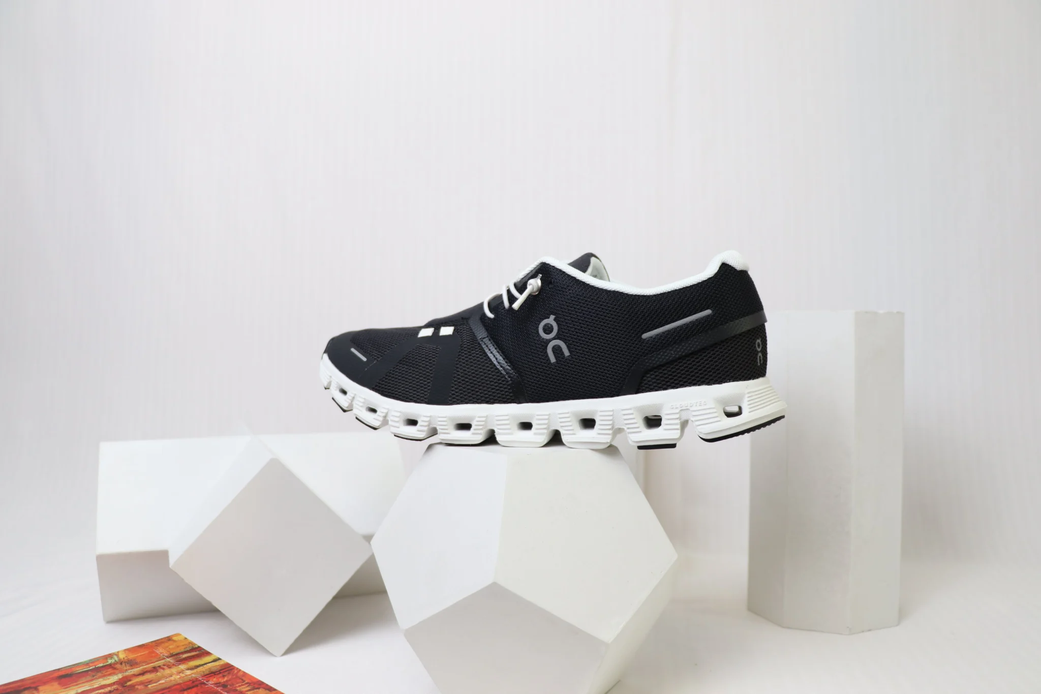 On Cloud 5 - Black - Image 3