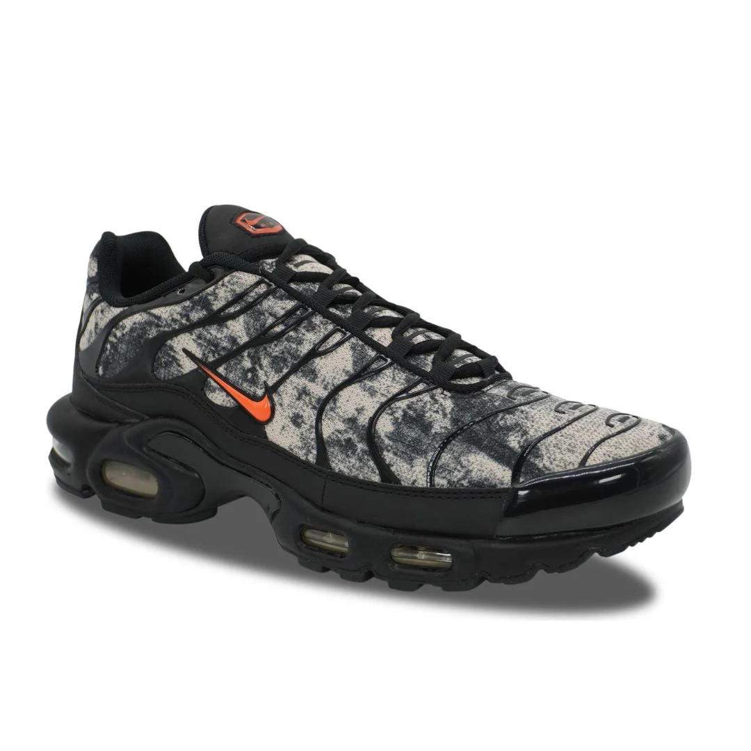 Nike Air Max Plus - Black Orange Camo
