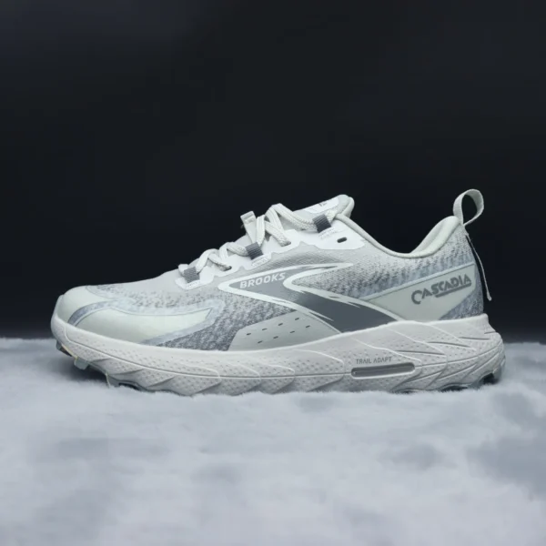 Brooks Cascadia 18 - Arctic White
