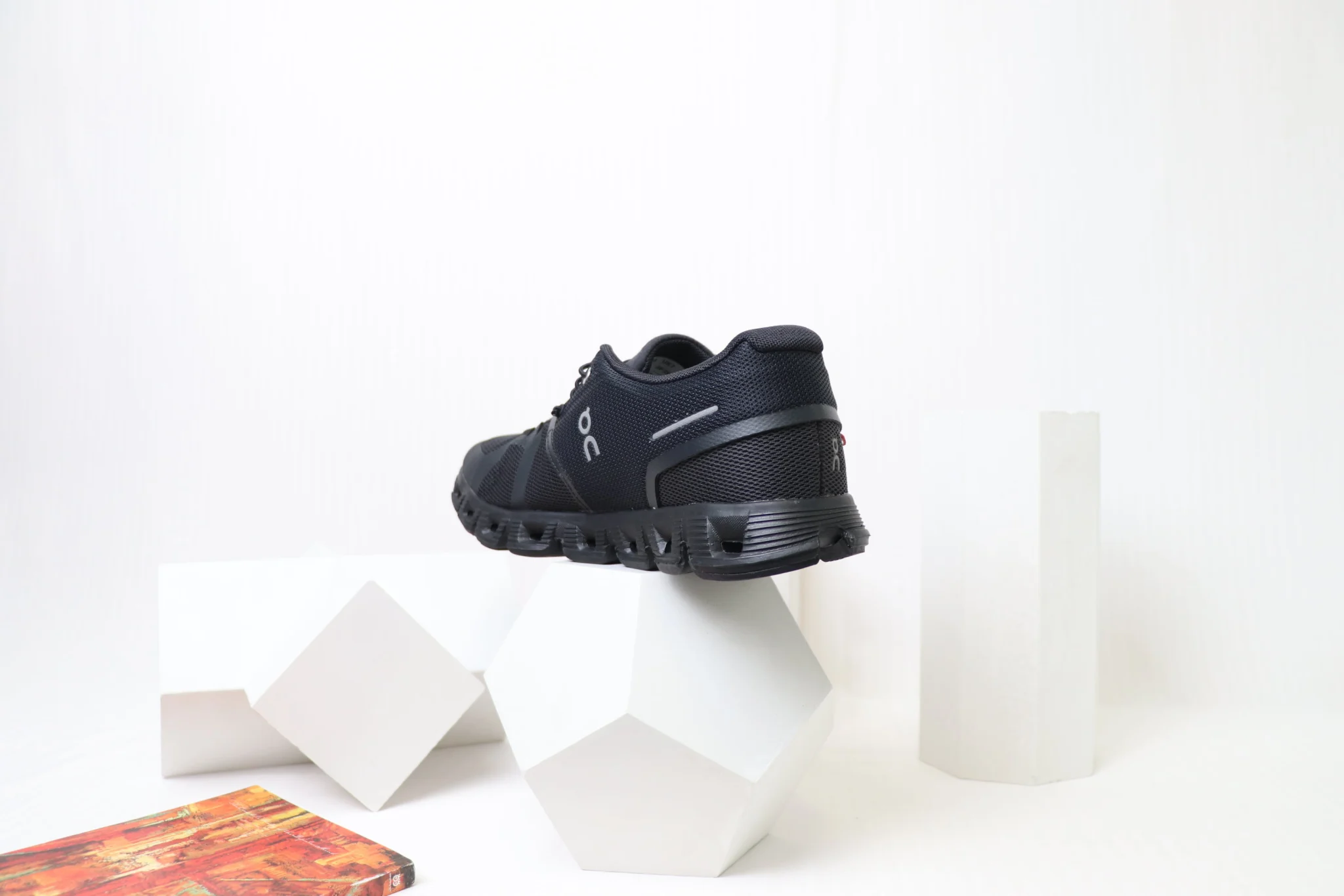 On Cloud 5 - All Black - Image 4