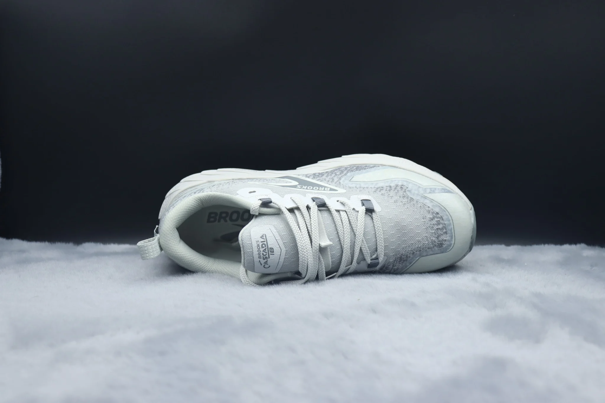 Brooks Cascadia 18 - Arctic White - Image 2