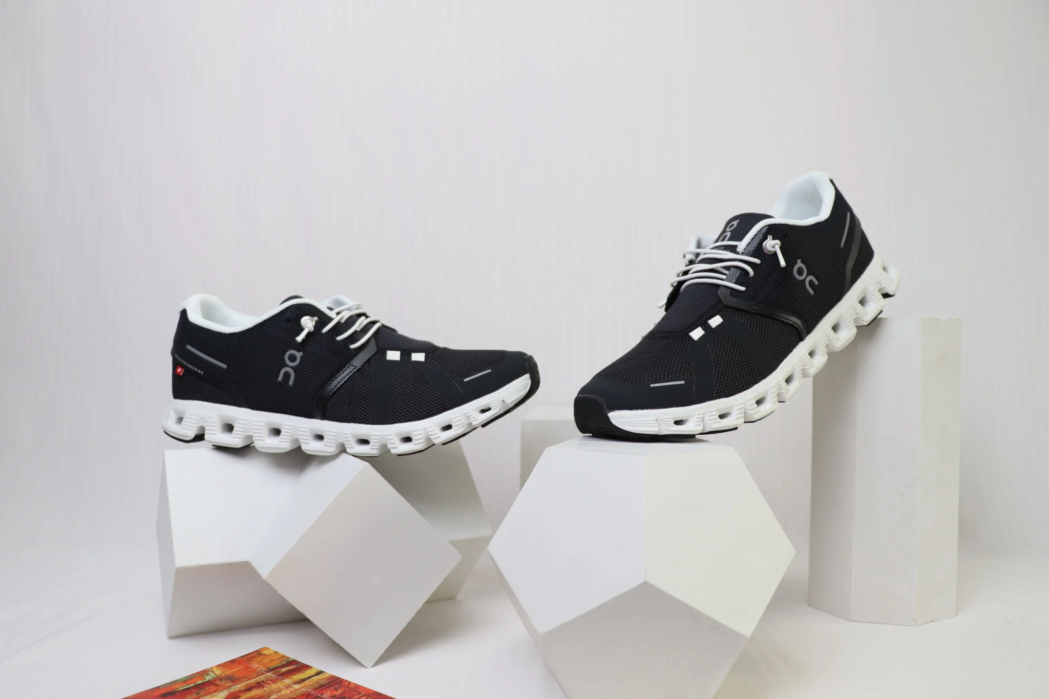 On Cloud 5 - Black - Image 2