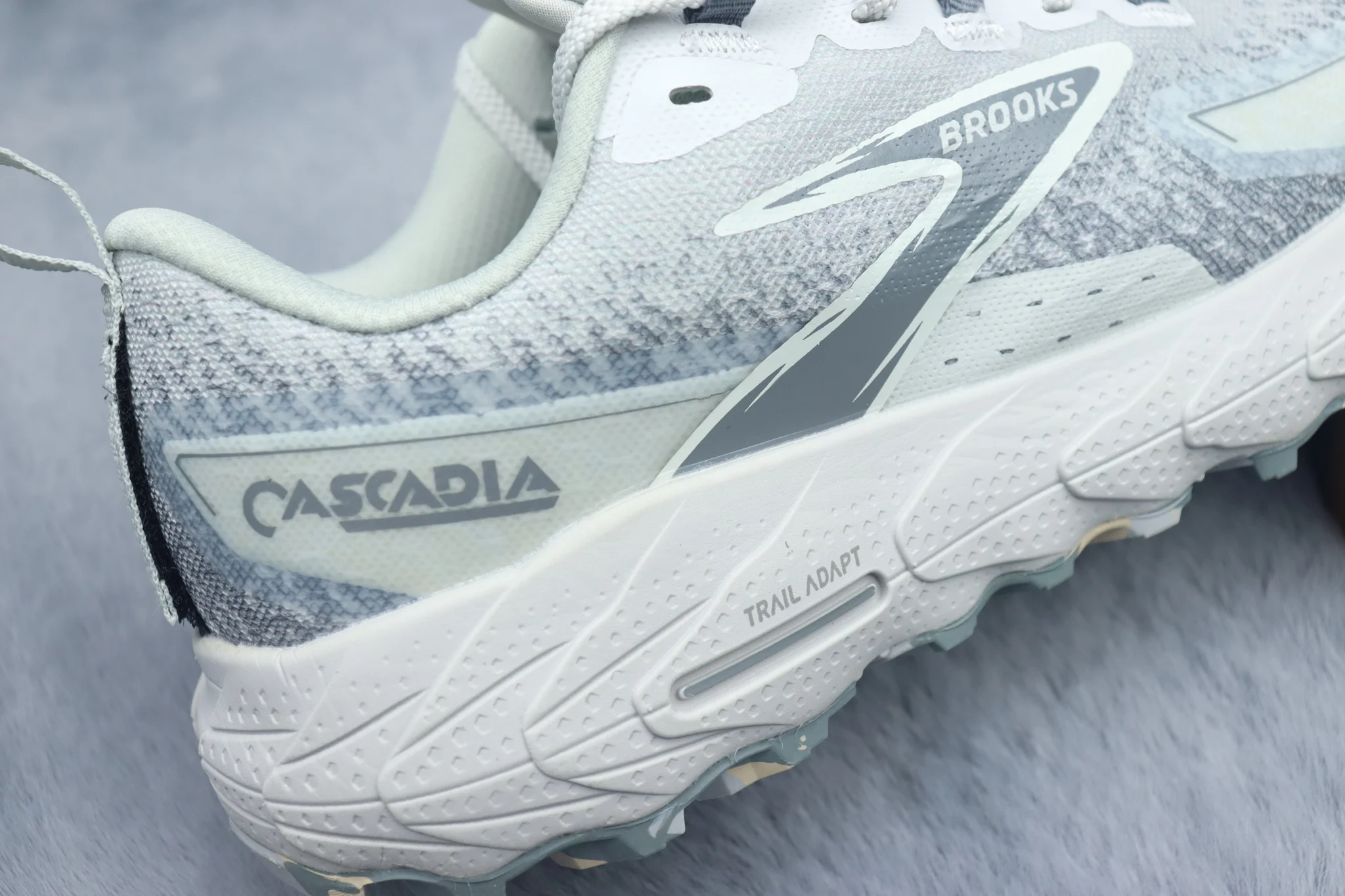 Brooks Cascadia 18 - Arctic White - Image 6