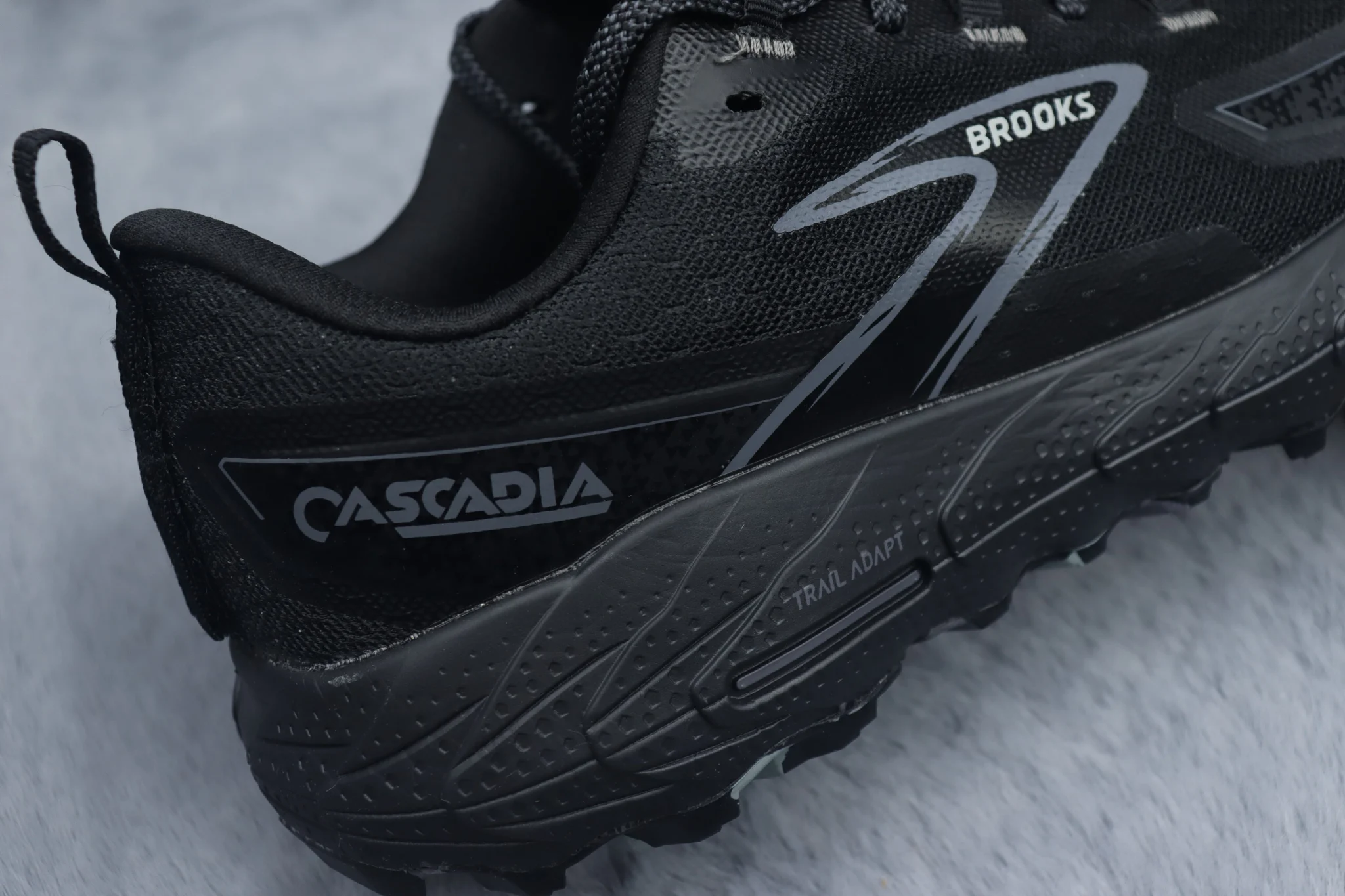 Brooks Cascadia 18 - Carbon Black - Image 8