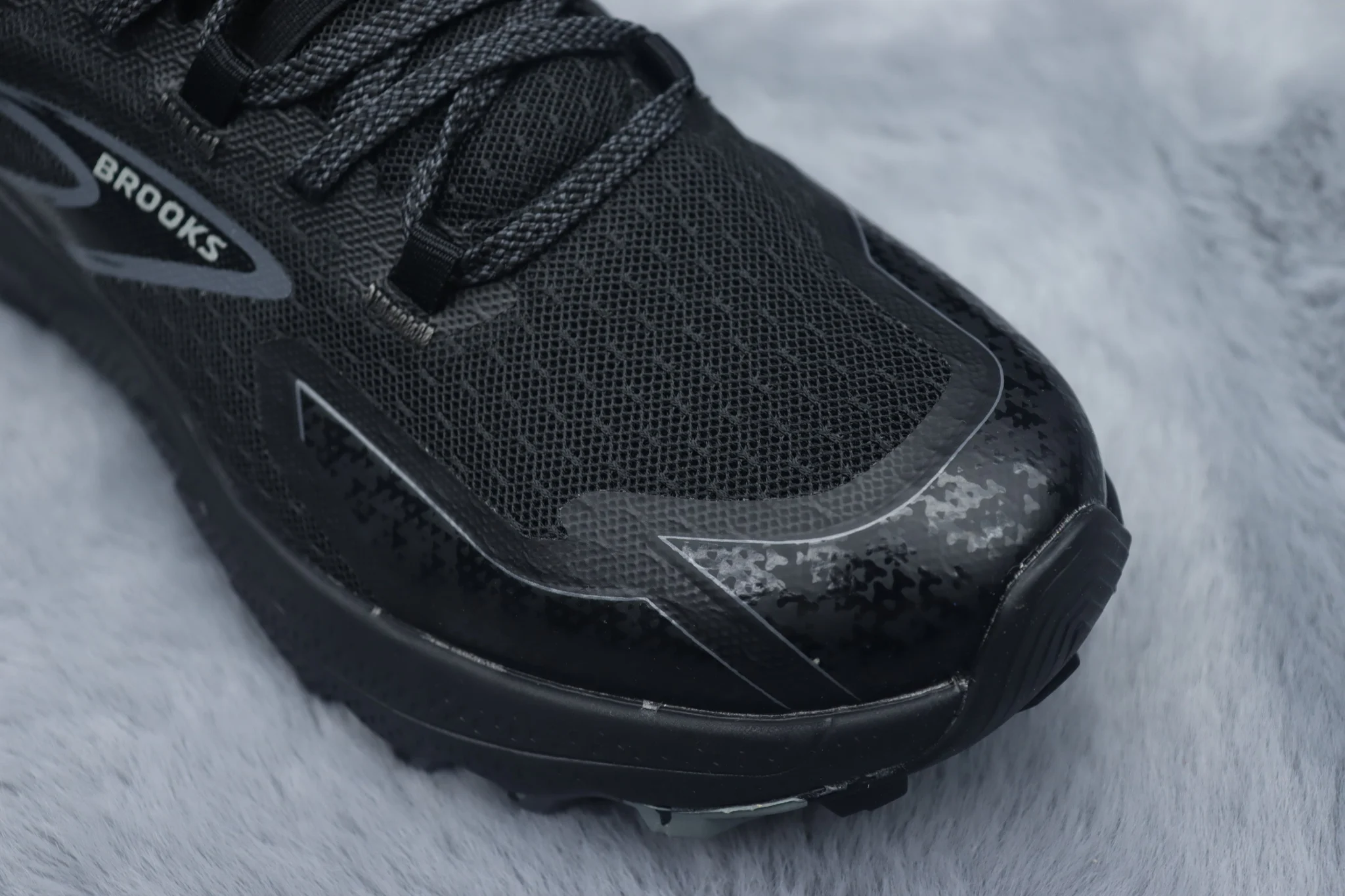 Brooks Cascadia 18 - Carbon Black - Image 2