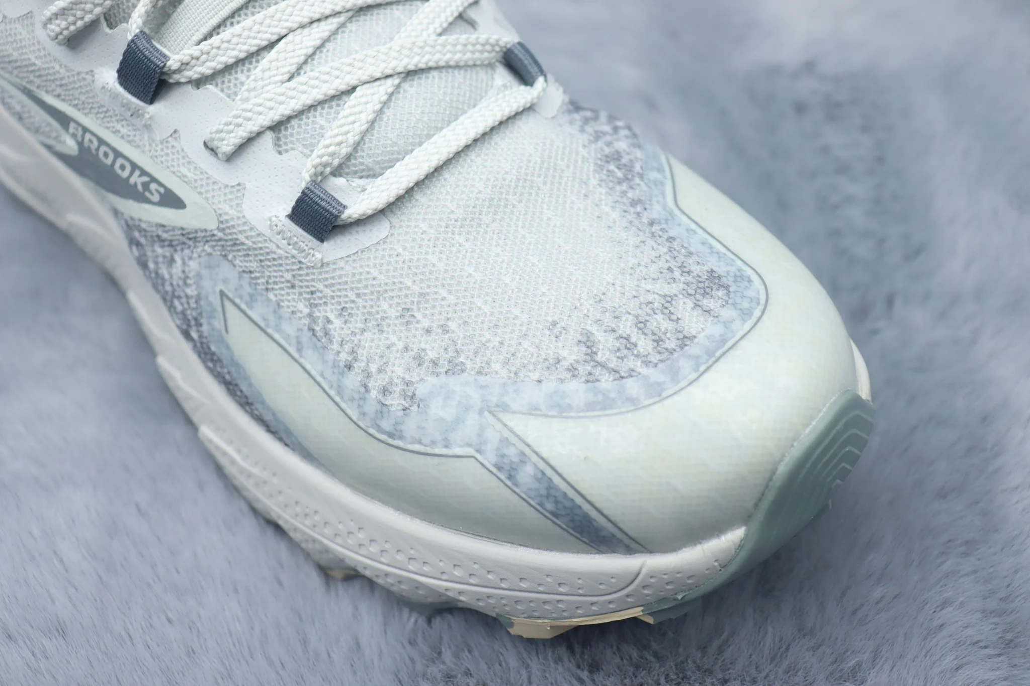 Brooks Cascadia 18 - Arctic White - Image 3